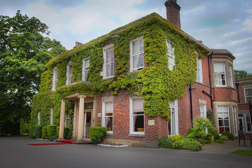 Farington Lodge Hotel Preston  Exterior photo