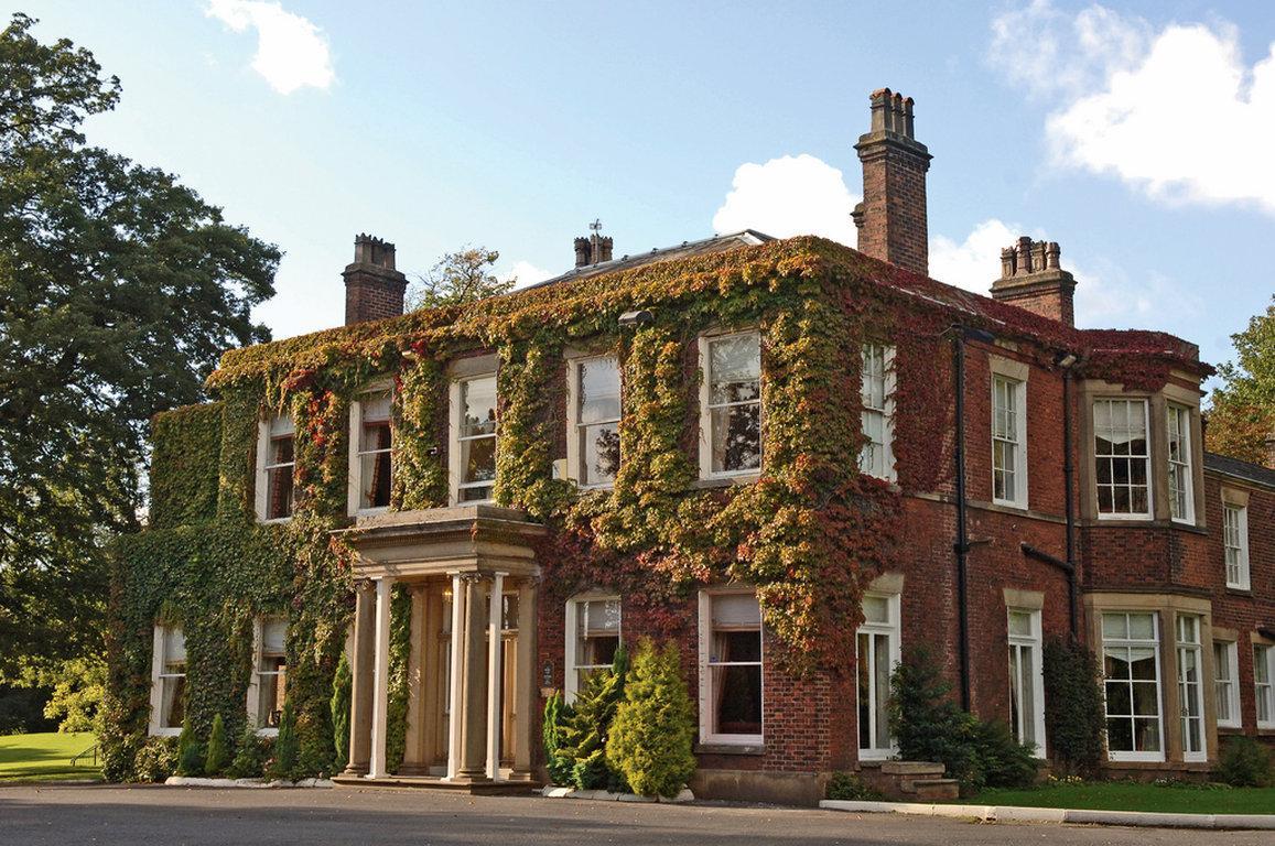 Farington Lodge Hotel Preston  Exterior photo