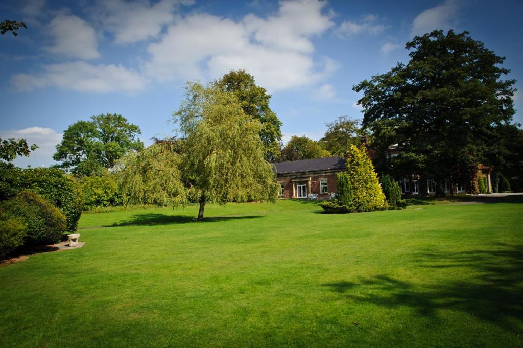 Farington Lodge Hotel Preston  Exterior photo