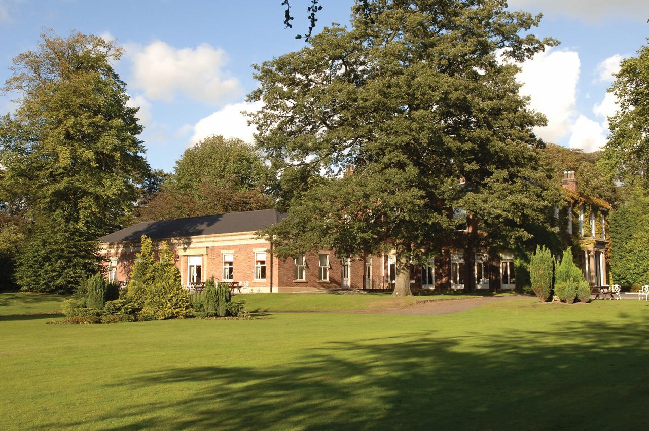 Farington Lodge Hotel Preston  Exterior photo